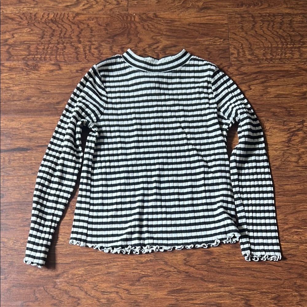 Striped Black and White Long Sleeve Top girls cat & Jack top size s 6/6x